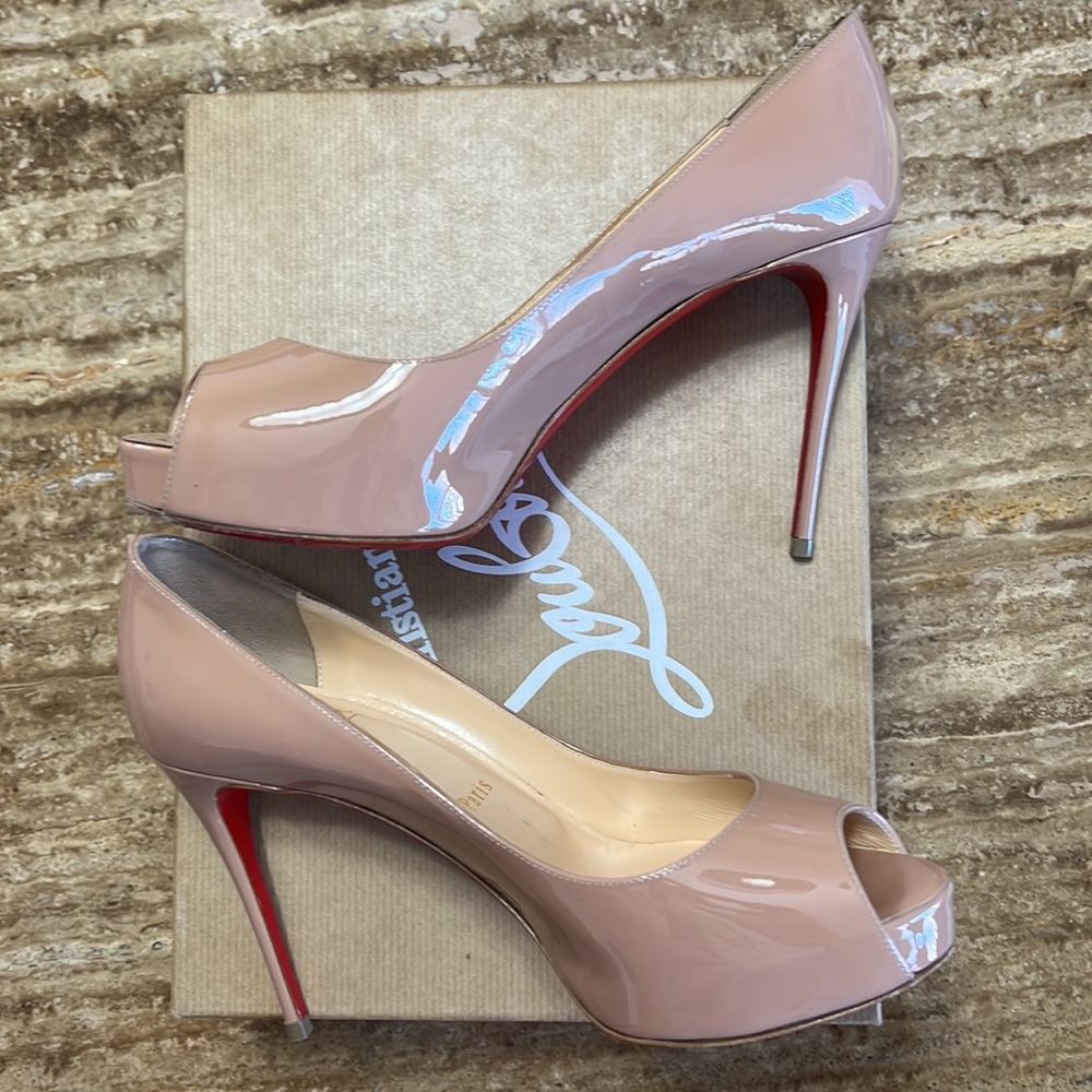 Christian Louboutin Very Prive 100 Patent leather pumps- nude size 37